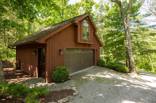 44 Eleanor Drive, Salt Point, NY 12578