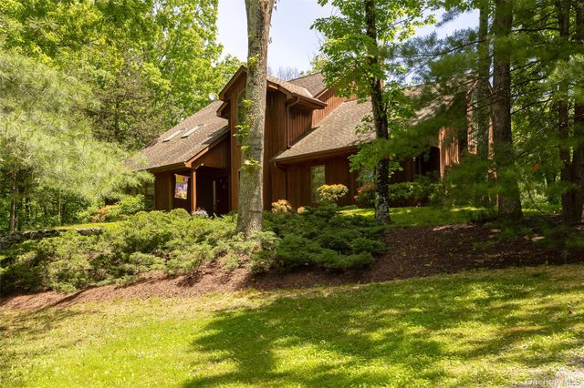 44 Eleanor Drive, Salt Point, NY 12578
