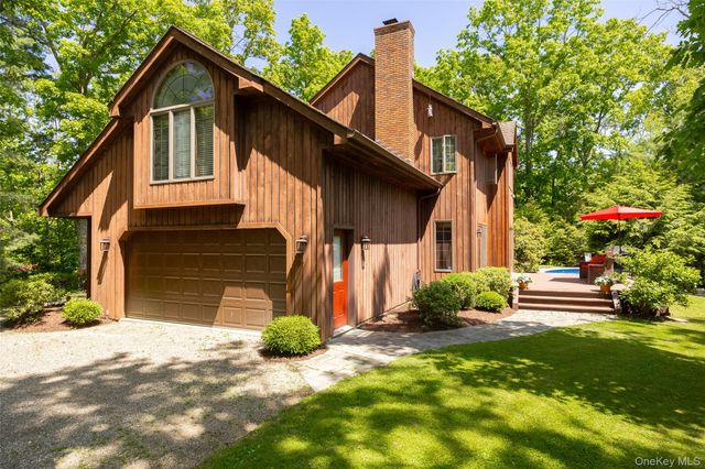 44 Eleanor Drive, Salt Point, NY 12578