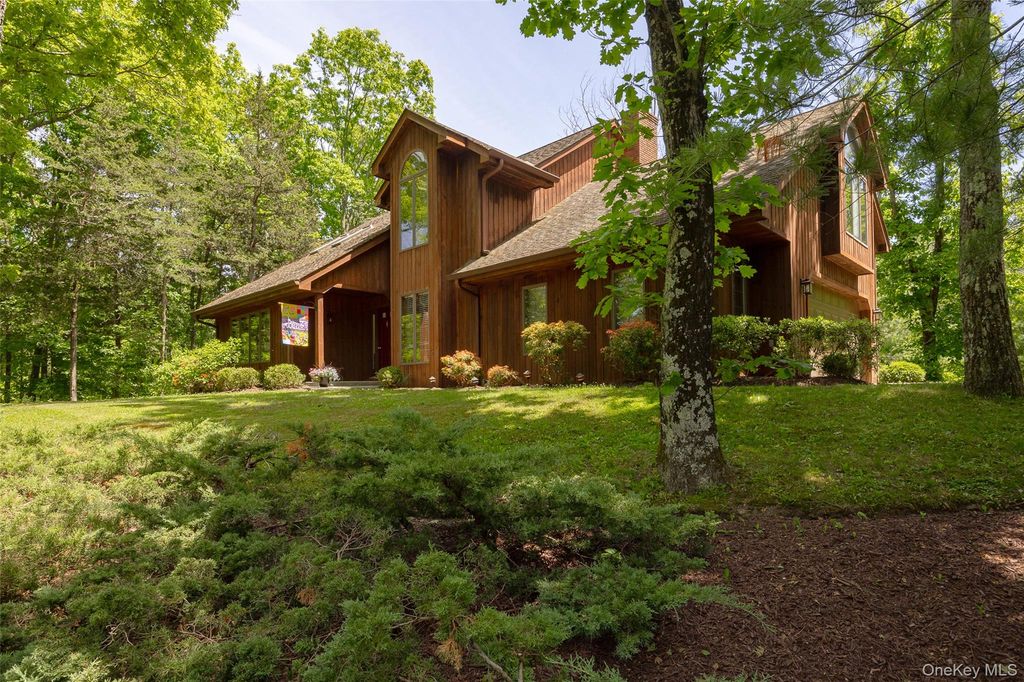 44 Eleanor Drive, Salt Point, NY 12578