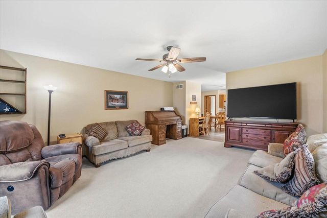 W213N16673 Glen Brooke DRIVE, Jackson, WI 53037