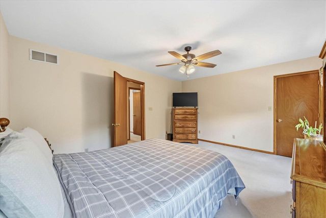 W213N16673 Glen Brooke DRIVE, Jackson, WI 53037