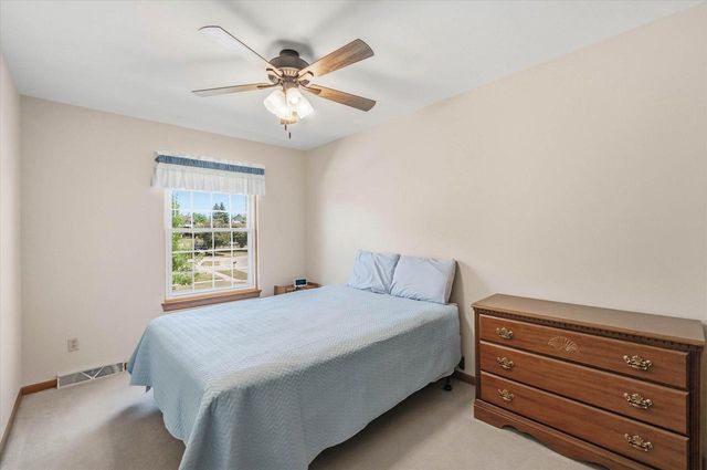 W213N16673 Glen Brooke DRIVE, Jackson, WI 53037