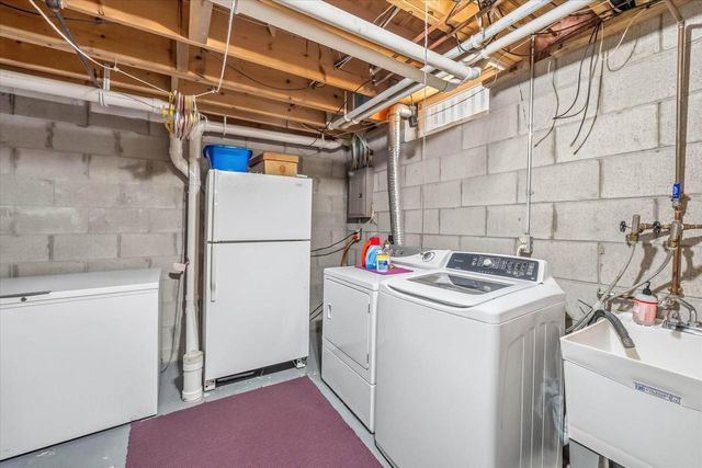 W213N16673 Glen Brooke DRIVE, Jackson, WI 53037