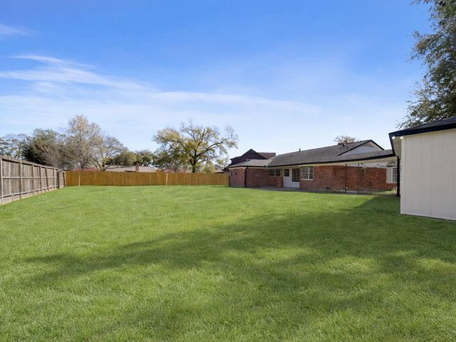 158 Blue Castle Court, Houston, TX 77015