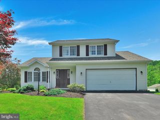 6 FOX HOLLOW RD, Pottsville, PA 17901