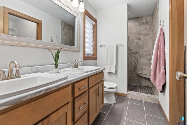 8217 E Mystic Dr, Sioux Falls, SD 57110