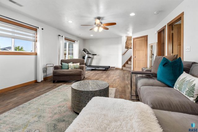 8217 E Mystic Dr, Sioux Falls, SD 57110
