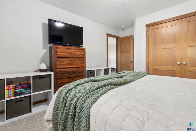 8217 E Mystic Dr, Sioux Falls, SD 57110
