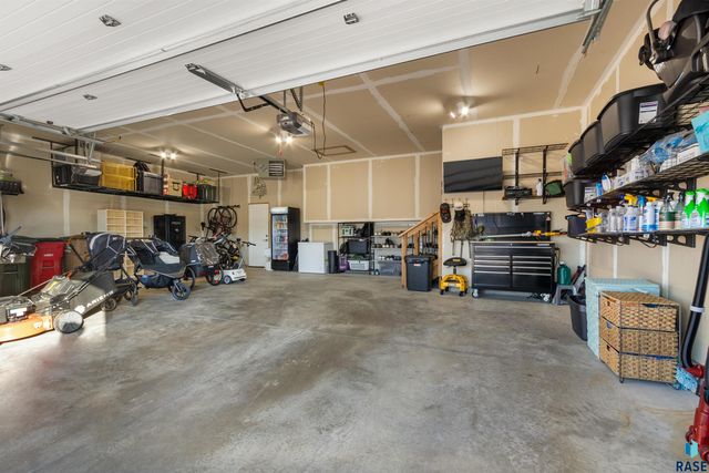 8217 E Mystic Dr, Sioux Falls, SD 57110