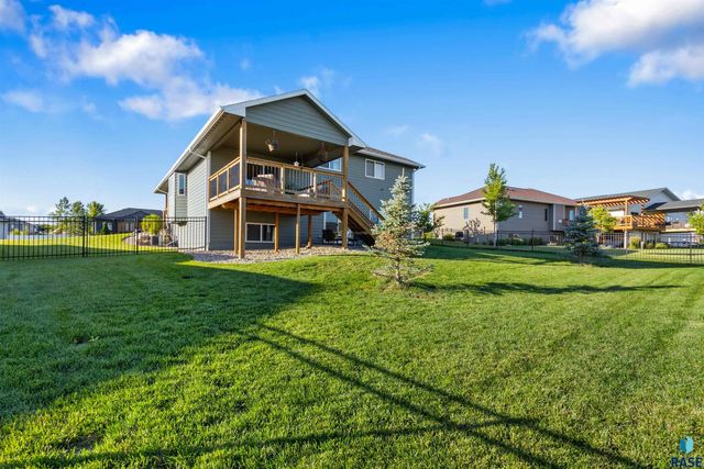8217 E Mystic Dr, Sioux Falls, SD 57110