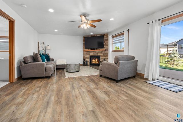 8217 E Mystic Dr, Sioux Falls, SD 57110