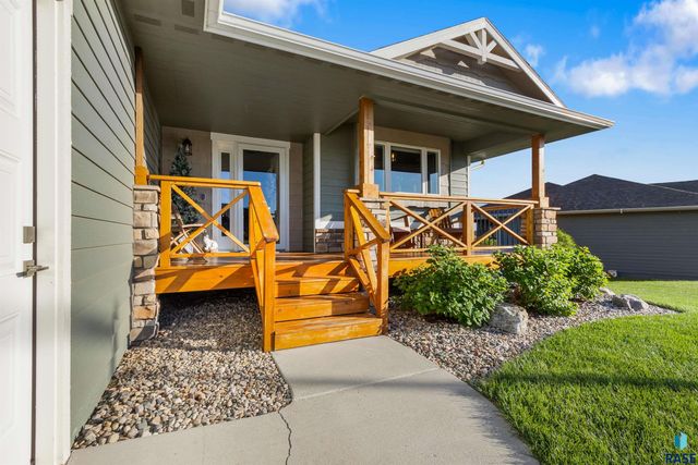 8217 E Mystic Dr, Sioux Falls, SD 57110