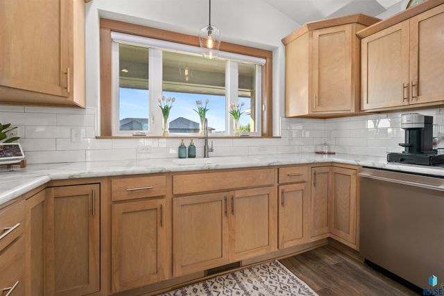 8217 E Mystic Dr, Sioux Falls, SD 57110
