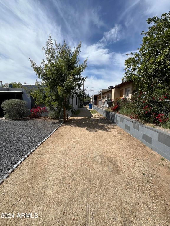 9502 N 2ND Place, Phoenix, AZ 85020