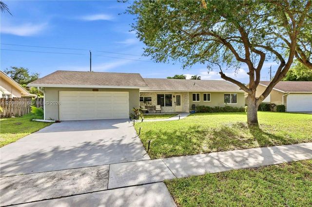 1200 Rowayton Circle, Wellington, FL 33414