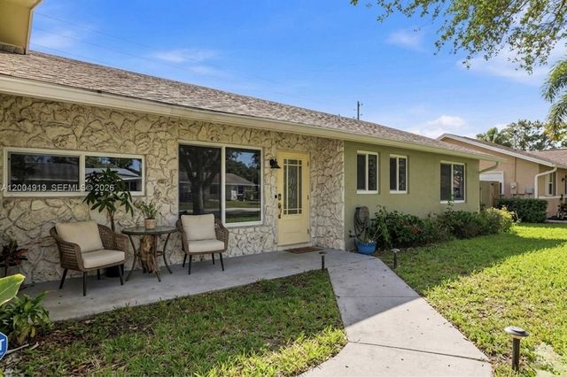 1200 Rowayton Circle, Wellington, FL 33414
