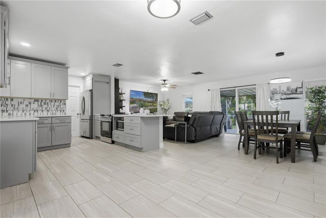 1200 Rowayton Circle, Wellington, FL 33414
