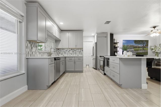 1200 Rowayton Circle, Wellington, FL 33414