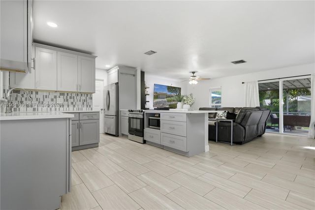 1200 Rowayton Circle, Wellington, FL 33414