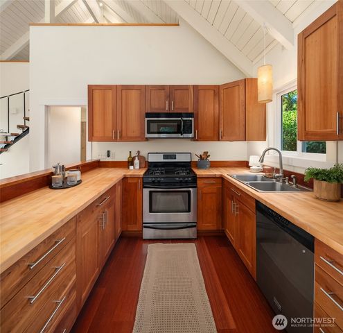 11022 Palisades Avenue SW, Vashon, WA 98070