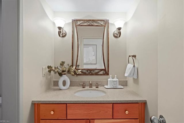 215 Brooke Ave Apt 1004, Norfolk, VA 23510