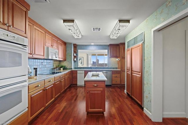 215 Brooke Ave Apt 1004, Norfolk, VA 23510