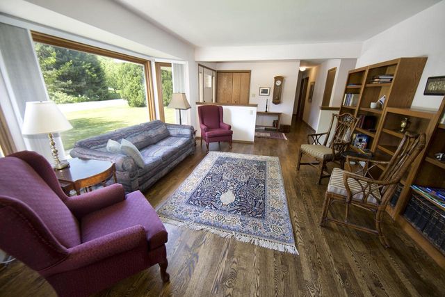 2510 W Rochelle AVENUE, Glendale, WI 53209