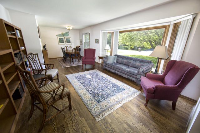2510 W Rochelle AVENUE, Glendale, WI 53209