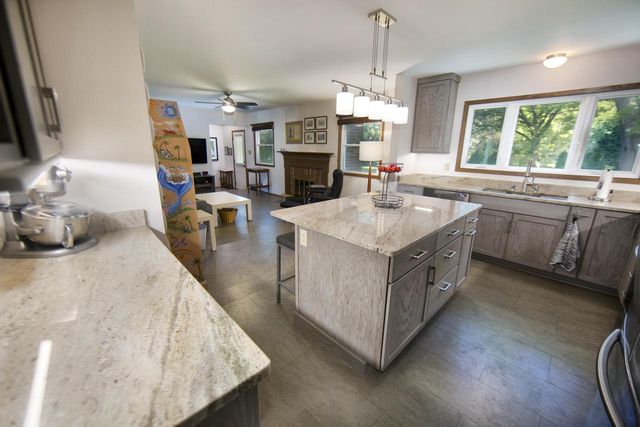 2510 W Rochelle AVENUE, Glendale, WI 53209