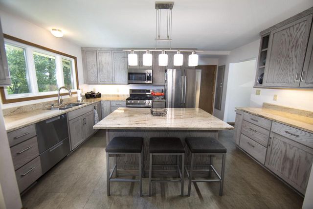 2510 W Rochelle AVENUE, Glendale, WI 53209
