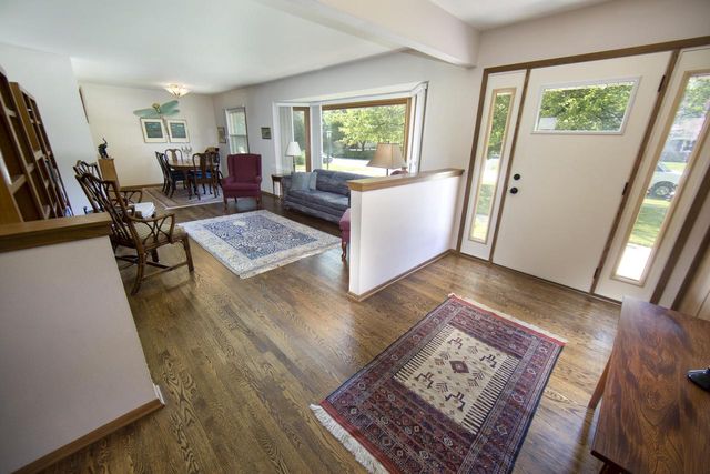 2510 W Rochelle AVENUE, Glendale, WI 53209