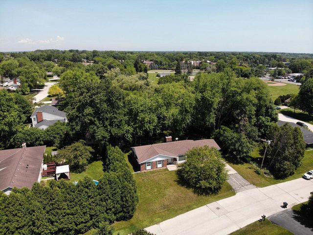 2510 W Rochelle AVENUE, Glendale, WI 53209