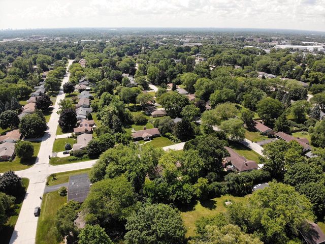 2510 W Rochelle AVENUE, Glendale, WI 53209