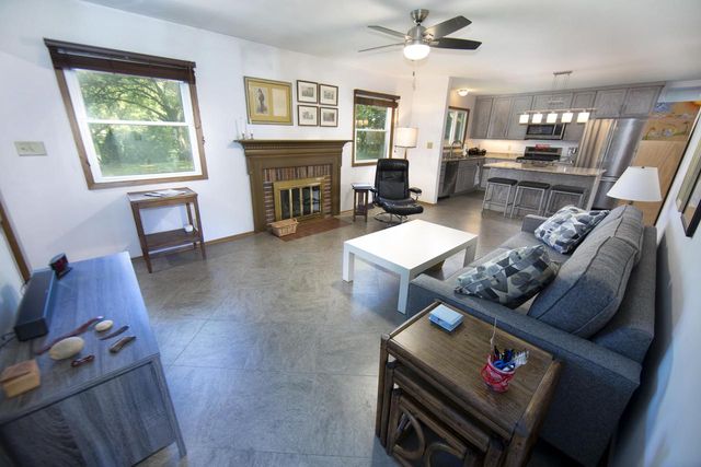 2510 W Rochelle AVENUE, Glendale, WI 53209