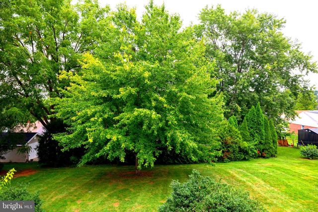 110 HEMLOCK RD, Ephrata, PA 17522