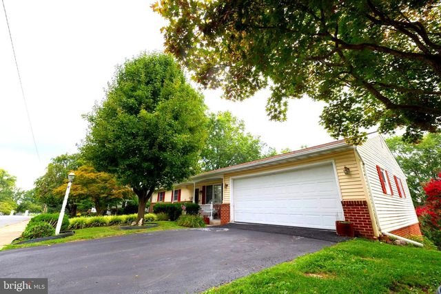 110 HEMLOCK RD, Ephrata, PA 17522