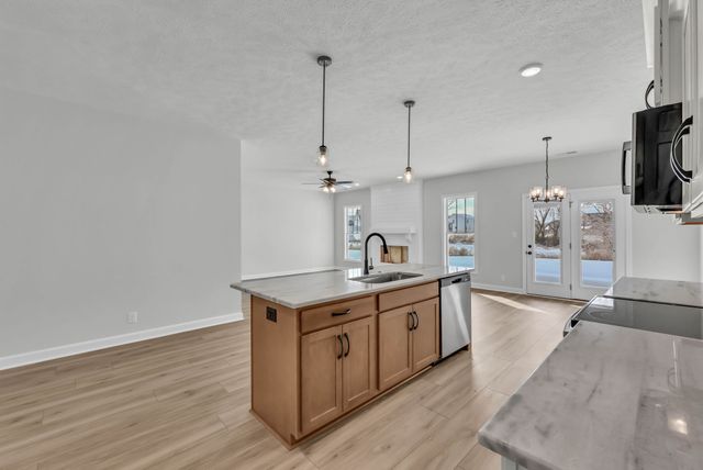 310 Galway Dr, Clarksville, TN 37042