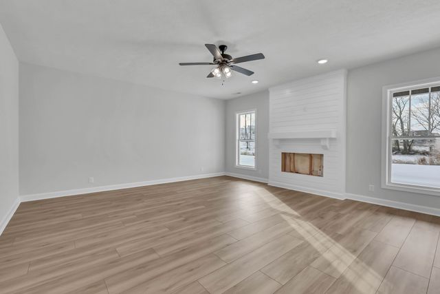 310 Galway Dr, Clarksville, TN 37042