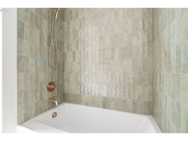 2530 Ne DEKUM St, Portland, OR 97211