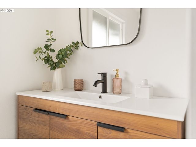 2530 Ne DEKUM St, Portland, OR 97211