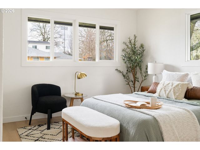 2530 Ne DEKUM St, Portland, OR 97211