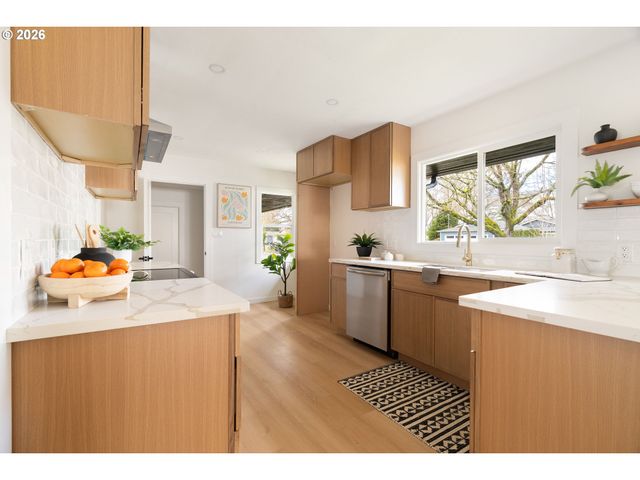 2530 Ne DEKUM St, Portland, OR 97211