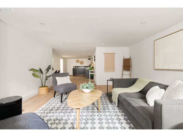 2530 Ne DEKUM St, Portland, OR 97211