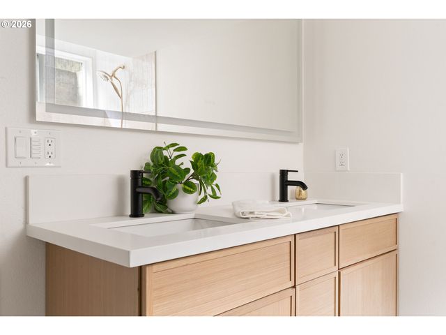 2530 Ne DEKUM St, Portland, OR 97211