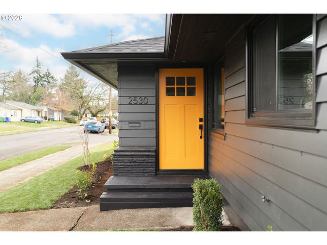 2530 Ne DEKUM St, Portland, OR 97211