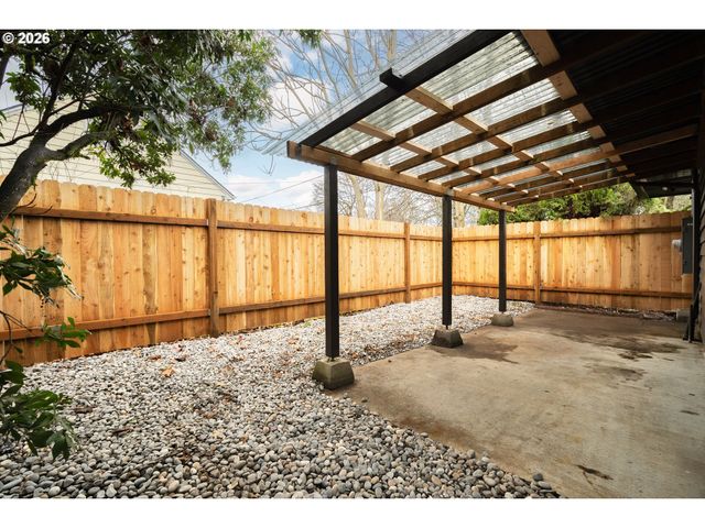 2530 Ne DEKUM St, Portland, OR 97211