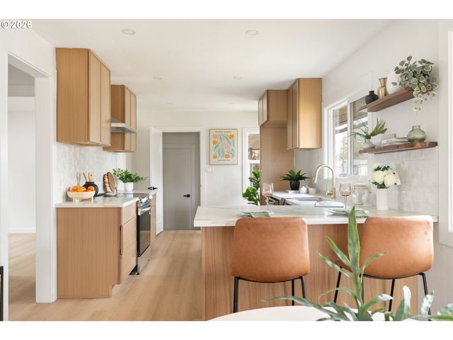 2530 Ne DEKUM St, Portland, OR 97211