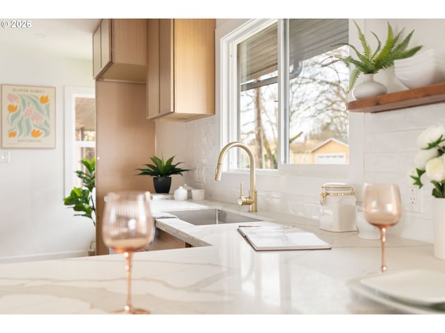 2530 Ne DEKUM St, Portland, OR 97211