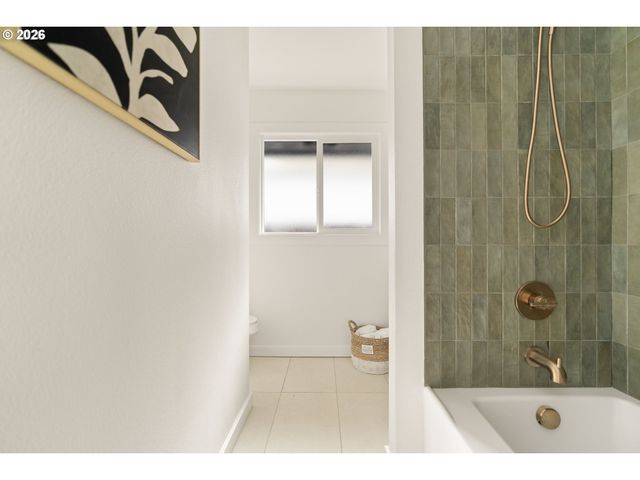 2530 Ne DEKUM St, Portland, OR 97211